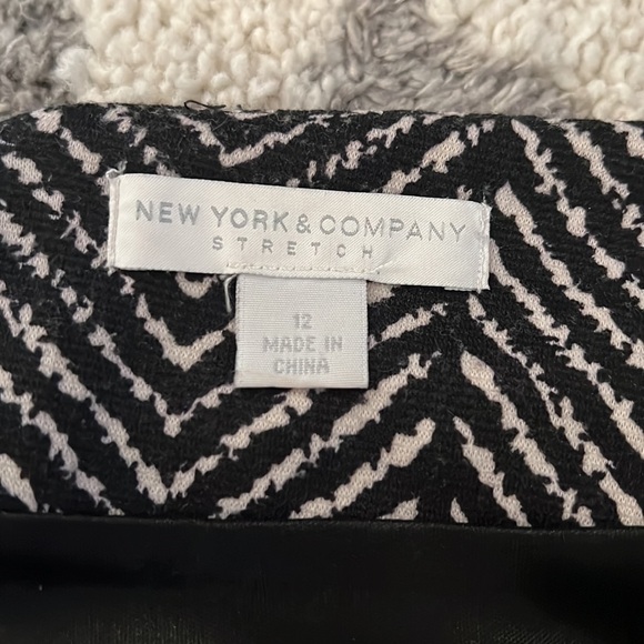 New York & Company draped skirt, black / cream, size 12 EUC! - Picture 3 of 8